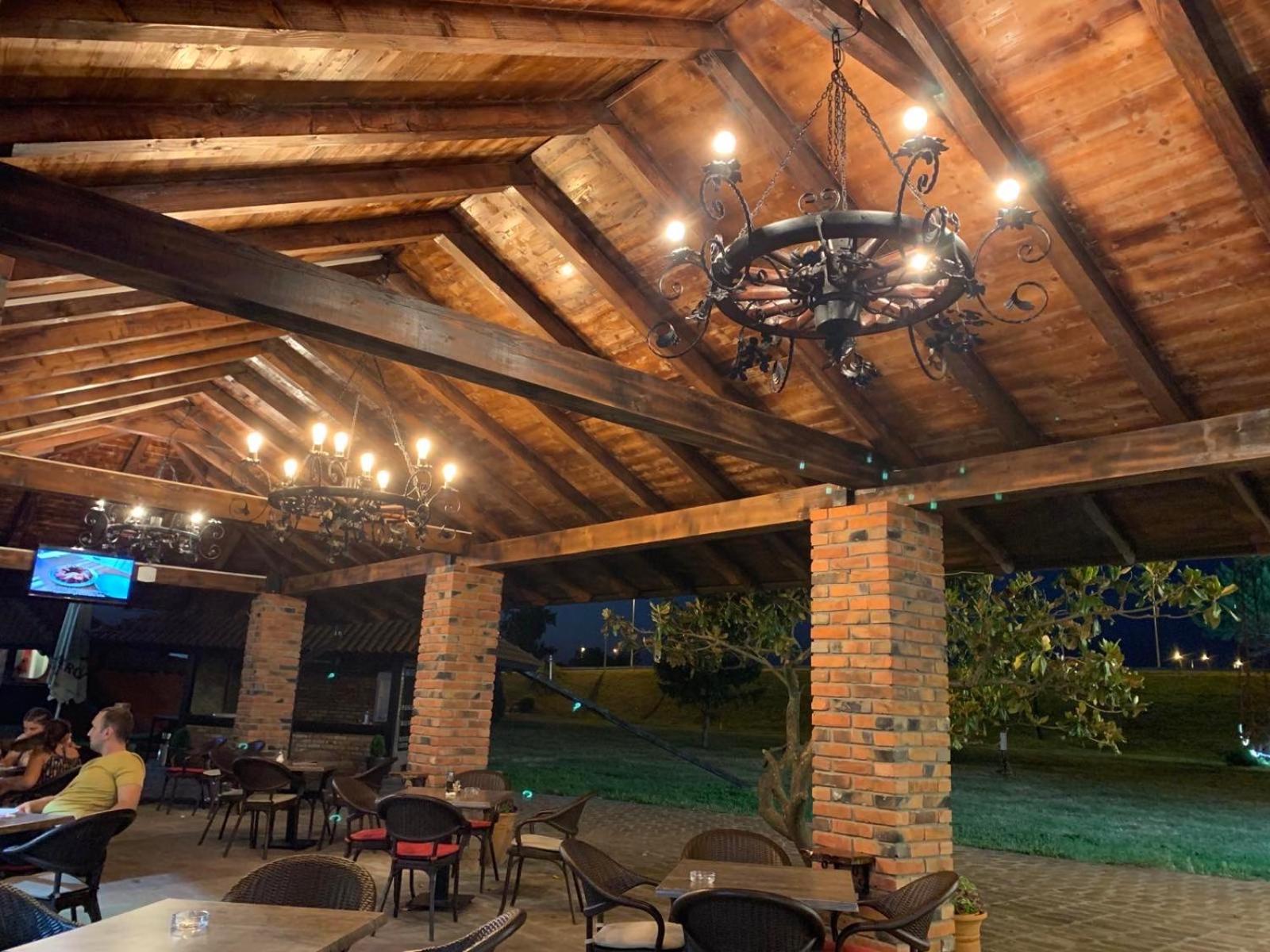 Motel Stari Hrast Марковац Екстериор снимка